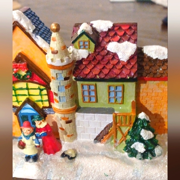 🛼Cute small village that hides a plug strip - Picture 4 of 5